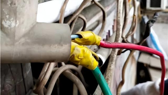 打雷时能不能用电脑，打雷能不能玩电脑（雨天用电特别提醒）