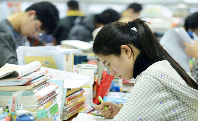 哪个学校研究生最好考（很适合考研的4个大学专业）