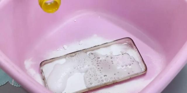 塑料变黄怎么让它变白，发黄的硬塑料怎么变白（试试这个“洗白”方法）