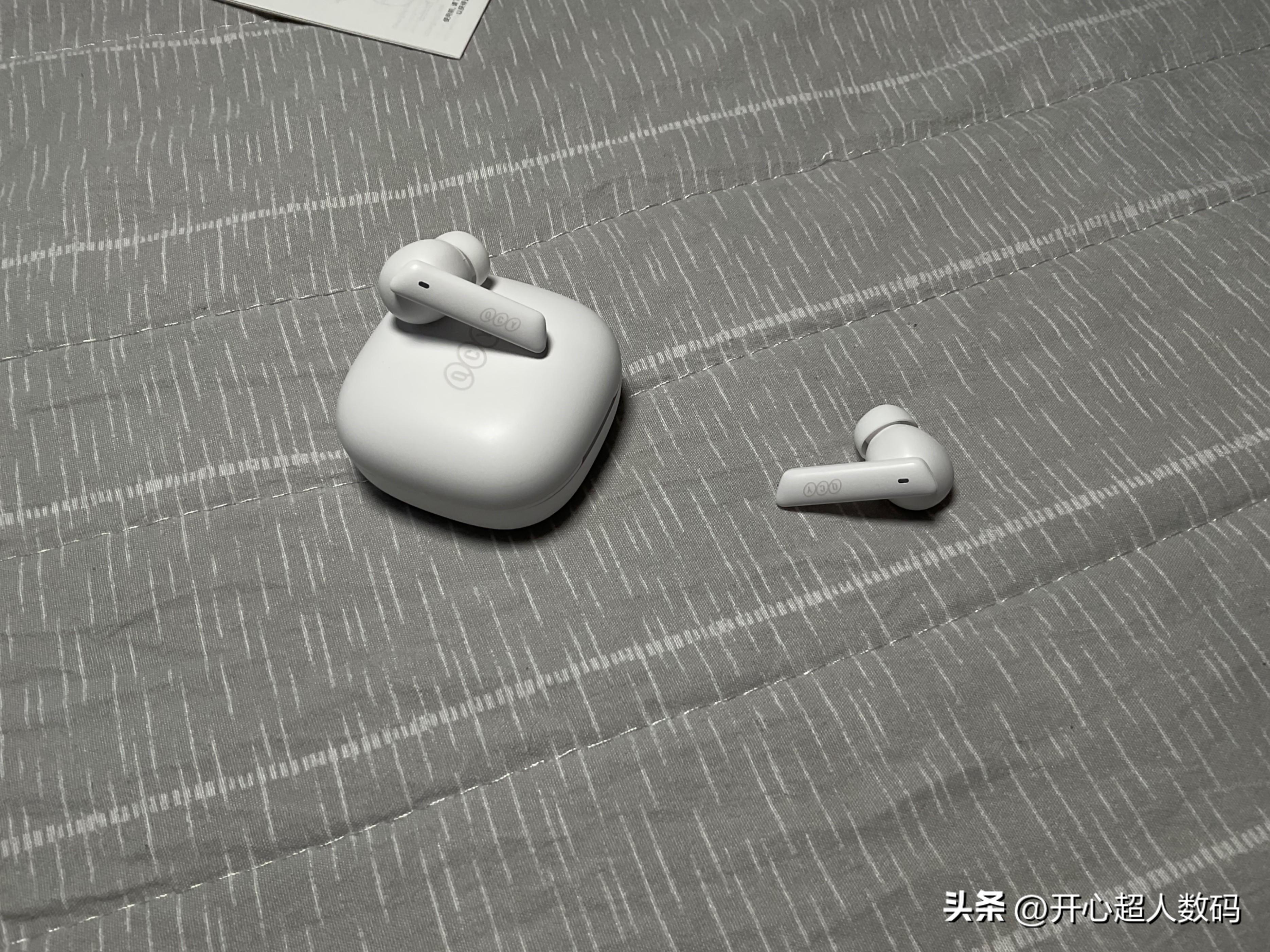 qcy蓝牙耳机，qcy蓝牙耳机怎么样（QCY降噪小方糖蓝牙耳机开箱体验）