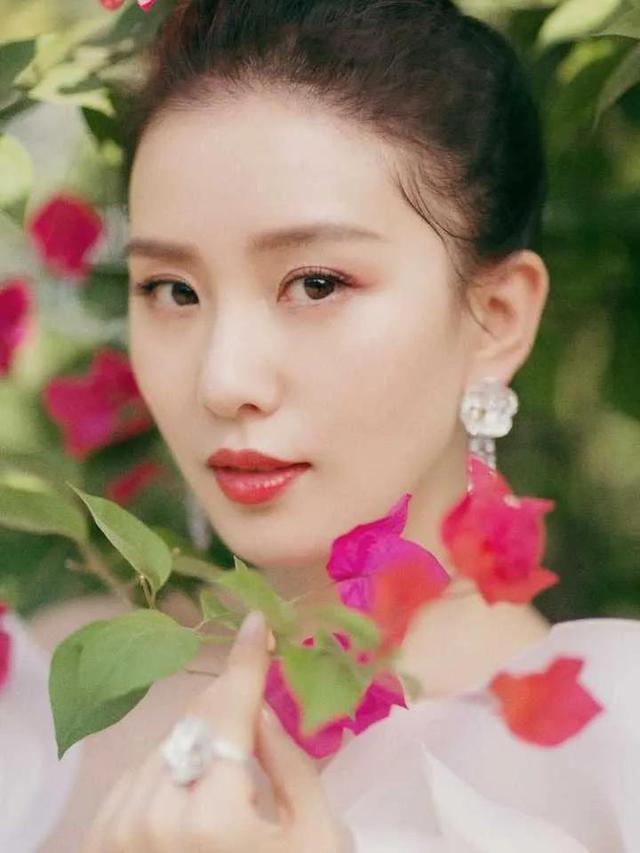 什么的美景，铺满金色巴掌的水泥道描写了什么（自然的美景，爱的诗篇）