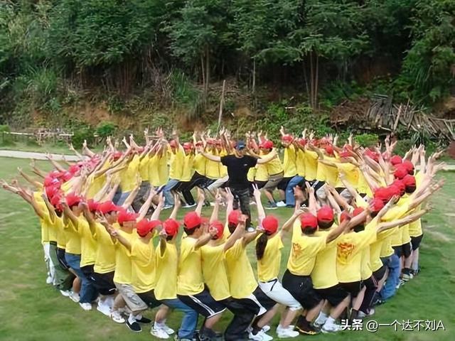 适合在室内玩的团体游戏，适合团体玩的游戏室外（团队户外拓展流程和小游戏）