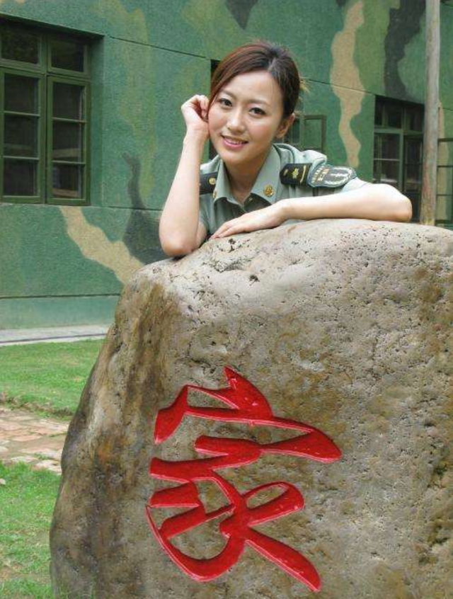 潘长江和潘阳现状，他那嫁给10亿富豪的女儿潘阳