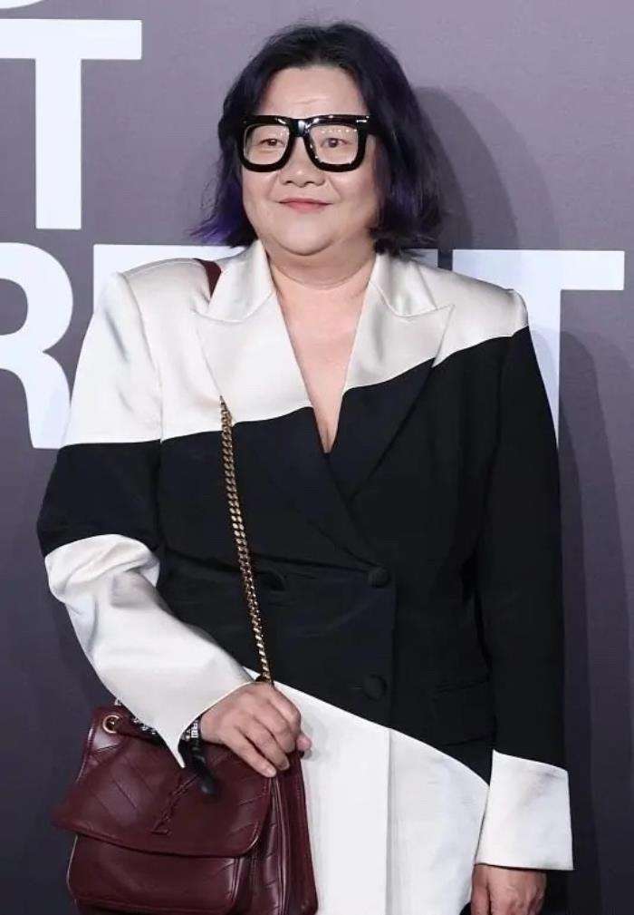 洪晃是谁的(陈凯歌前妻洪晃:扬言女人睡五个男人才够本,如今已有四次