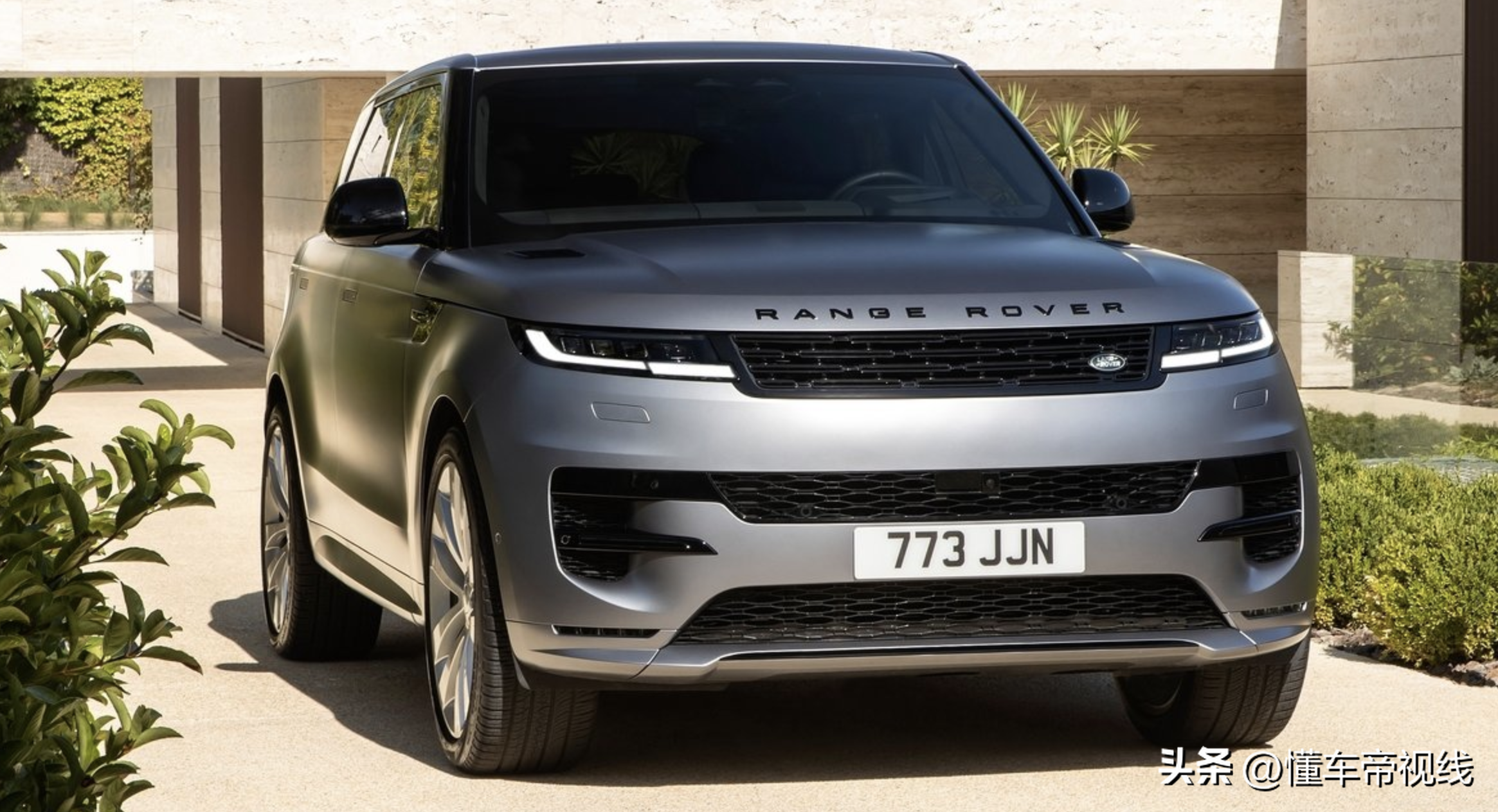 路虎揽胜2022款报价及图片(详解全新路虎揽胜运动版实车)