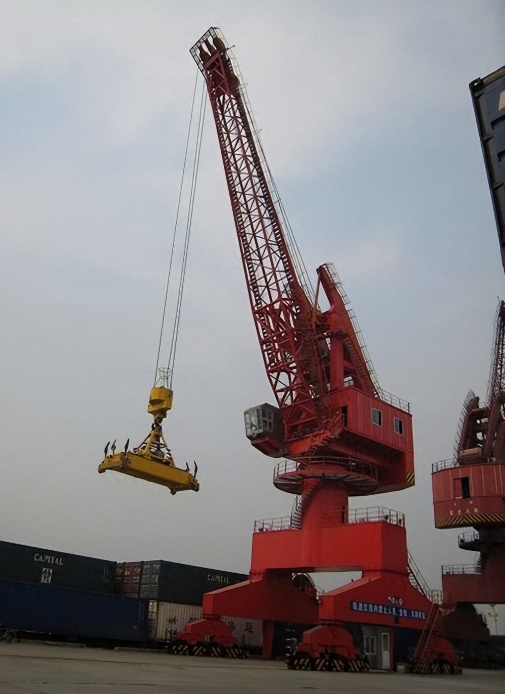 港口门式起重机:提高货船运行效率的必备利器