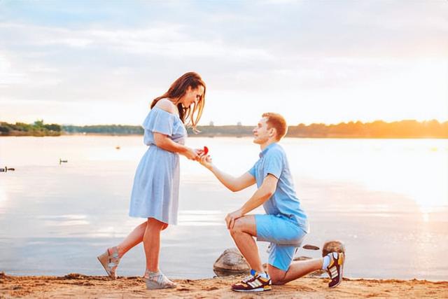 真实点的求婚表白的话，表白求婚说什么话（感人的高级求婚文案）