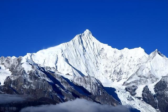 云南玉龙雪山海拔高度，玉龙雪山海拔高度多少（海拔6740米横跨云南西藏）