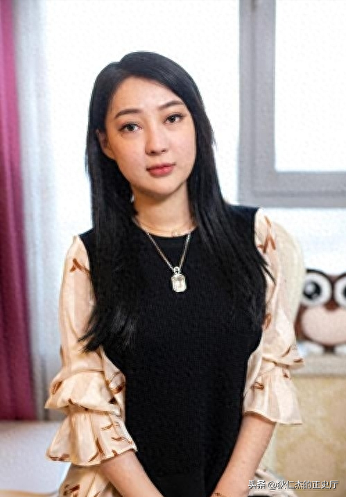 郭美美出狱！32岁模样大变，回湖南老家生活，用7988元最新款手机