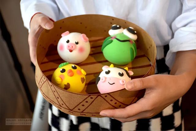 如何带孩子陶泥,泥塑教学过程(探寻中华美味《一笼我最爱的卡通包》)