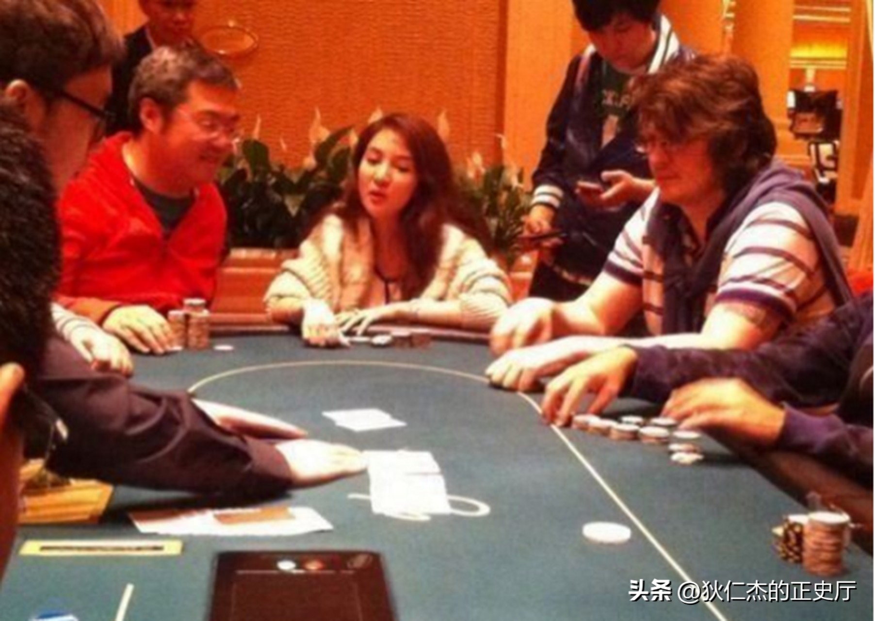 郭美美出狱！32岁模样大变，回湖南老家生活，用7988元最新款手机