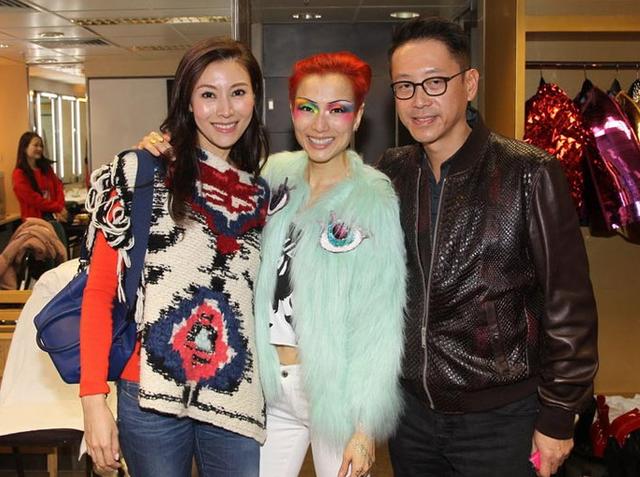 锁骨特写 女生头像微信，锁骨特写 女生头像（穿蕾丝裙大秀香肩锁骨）