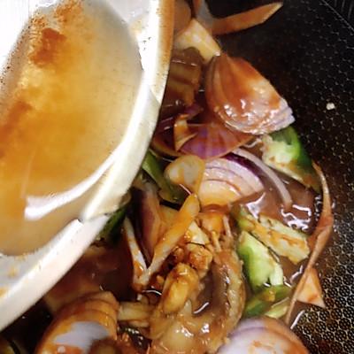 烤牛蛙的做法，烤牛蛙的做法大全视频烤盘（有料惊“喜”#香辣牛蛙）