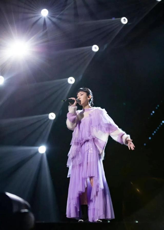 叻叻猪是什么意思，叻叻猪怎么读粤语（《声生不息》舞台好热闹）