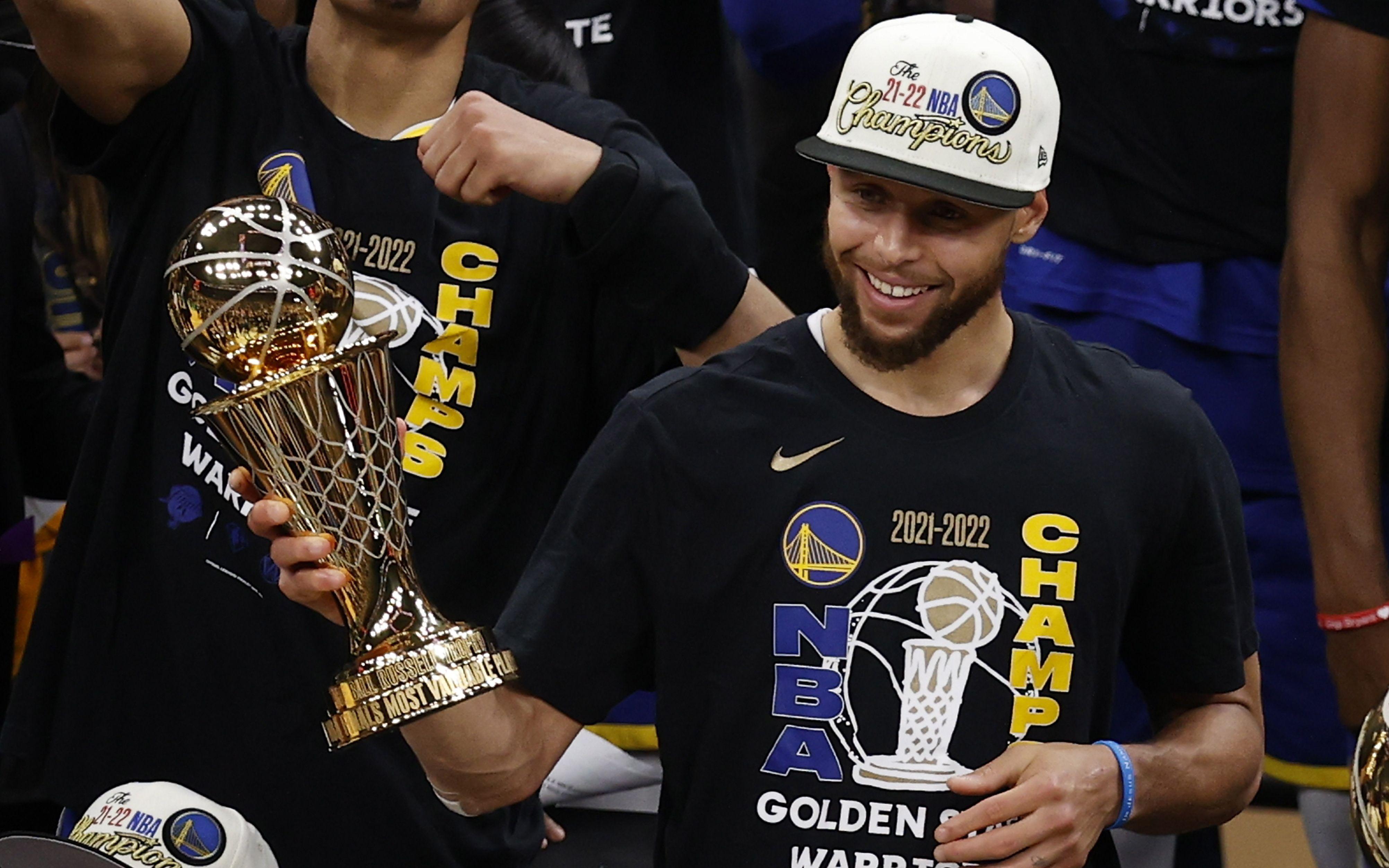 库里率领勇士再度夺得nba总冠军,个人荣膺总决赛mvp.