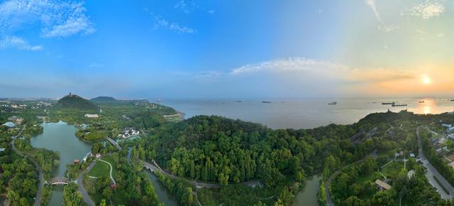 张謇生平简介，化蛹成蝶：张謇和他的南通