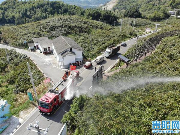 猕猴桃栽培技术，猕猴桃种植技术与管理是什么（修文消防运水抗旱为万亩猕猴桃园“解渴”）