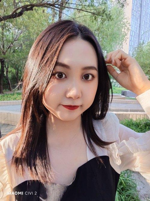 我想知道双镜头什么意思简单点，照相机双镜头什么意思（3200万像素前置双摄让自拍更美）