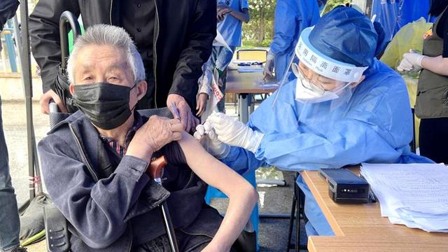 上海一共有多少人，上海总共多少人（共有102万65岁以上老人是高风险人群）