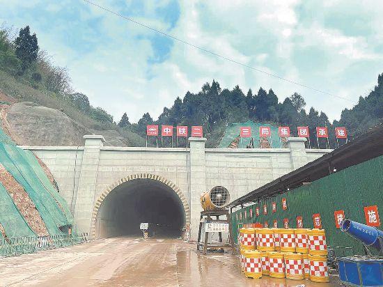 天府大道详细介绍，天府仁寿大道二峨山隧道年底“洞穿”